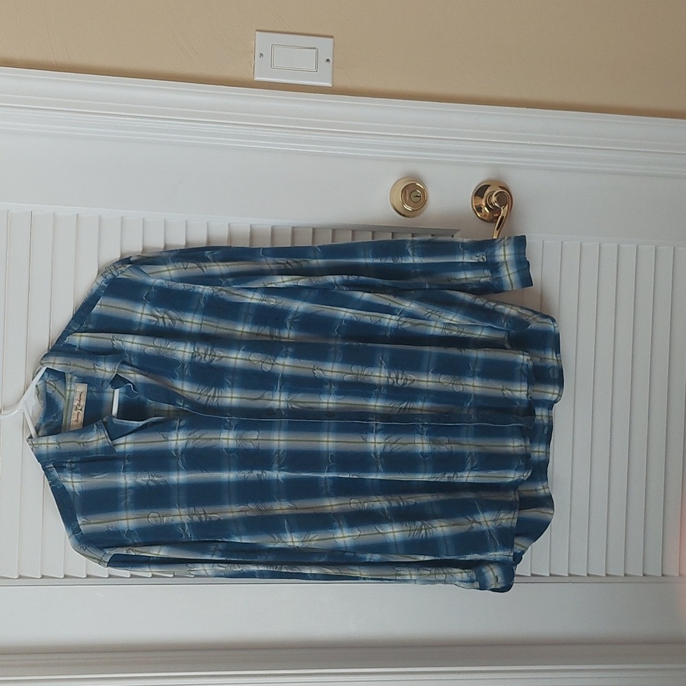 Tommy Bahama 75% silk and pencil long sleeve button down